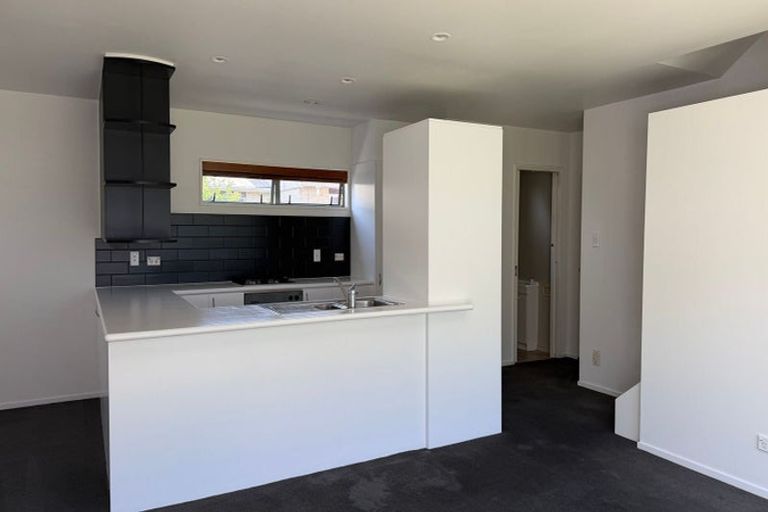 Photo of property in 2/19 Hills Road, Edgeware, Christchurch, 8013