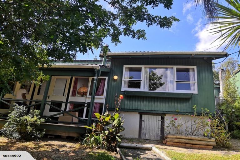 Photo of property in 16 Philson Terrace, Browns Bay, Auckland, 0630