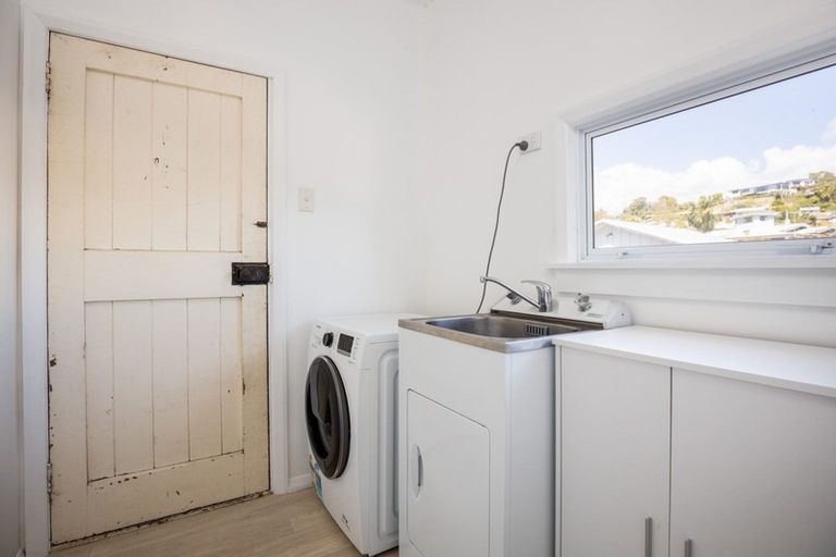 Photo of property in 5 Tupoki Street, Glen Avon, New Plymouth, 4312