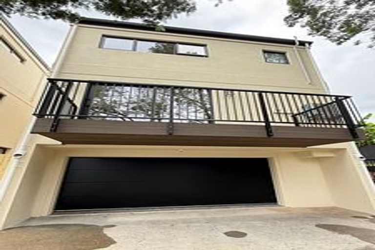 Photo of property in 86a Tiriwa Drive, Massey, Auckland, 0614