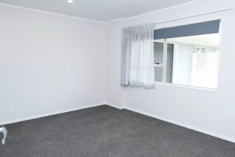Photo of property in 50 Queens Road, Glen Avon, New Plymouth, 4312