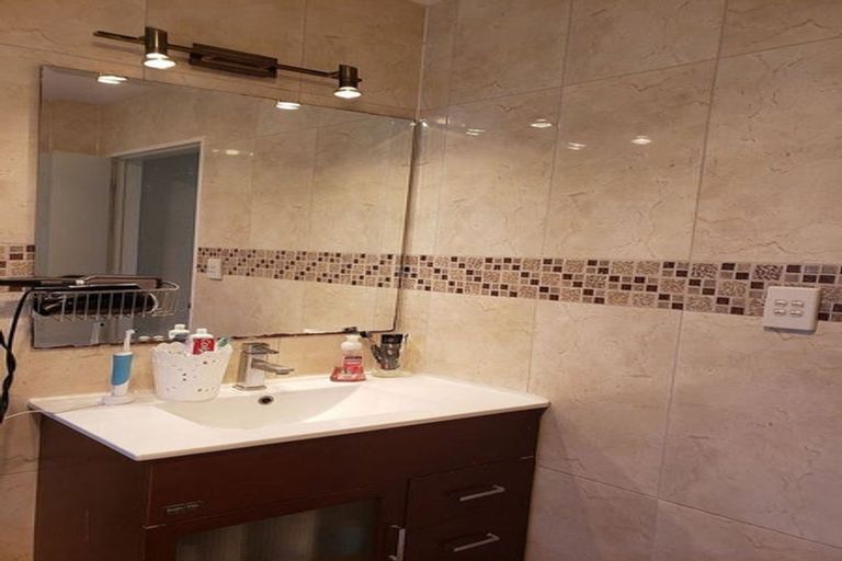 Photo of property in 38 Kenderdine Road, Papatoetoe, Auckland, 2025