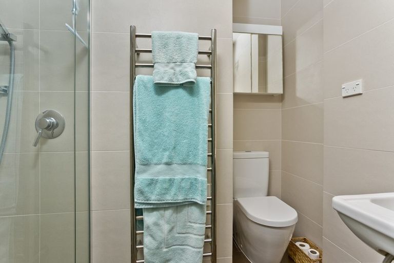 Photo of property in 20 Kallista Place, Browns Bay, Auckland, 0630