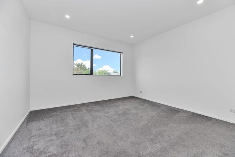 Photo of property in 18b Riverpark Crescent, Henderson, Auckland, 0610