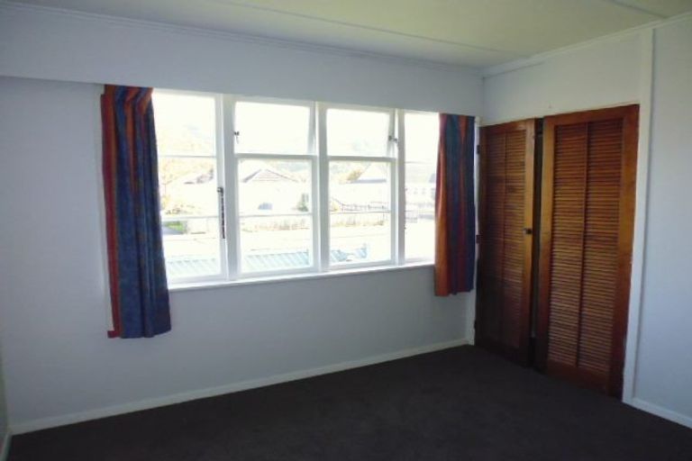 Photo of property in 2 Pringle Street, Taita, Lower Hutt, 5011