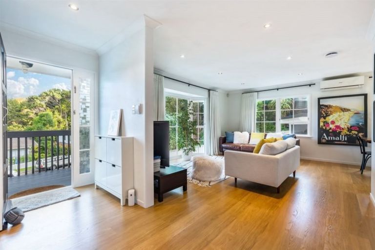 Photo of property in 11 West Glade Crescent, Birkenhead, Auckland, 0626