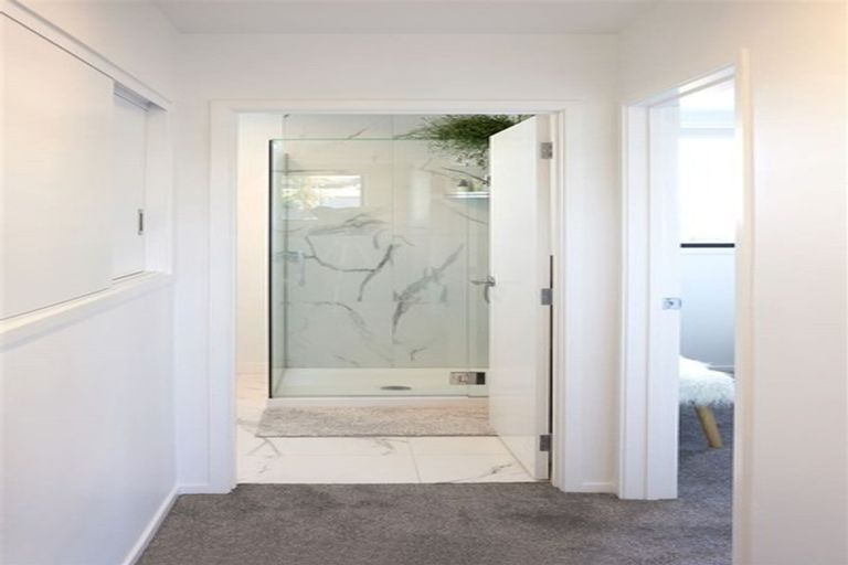 Photo of property in 52c Vodanovich Road, Te Atatu South, Auckland, 0610