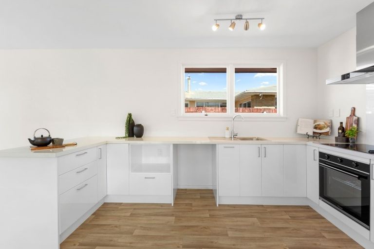 Photo of property in 11 Waratah Street, Avondale, Christchurch, 8061