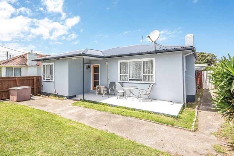 Photo of property in 8 Taupata Street, Castlecliff, Whanganui, 4501