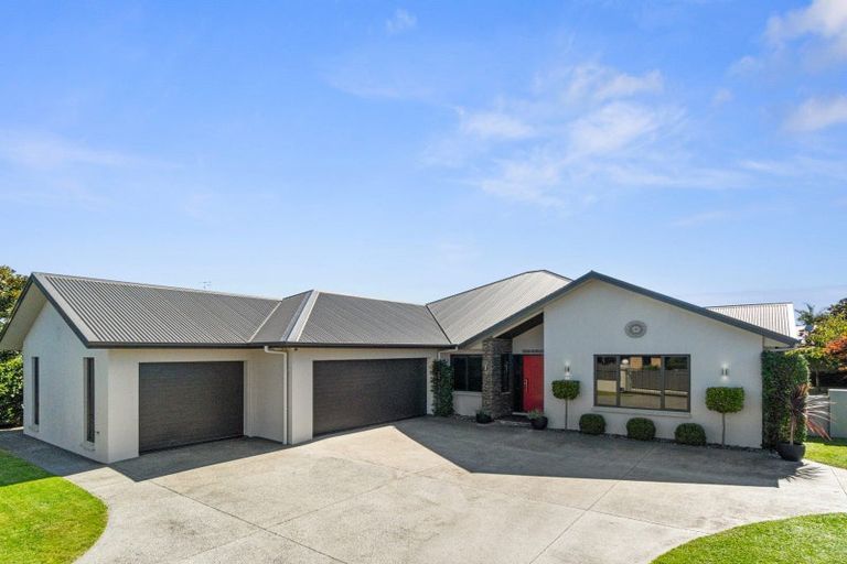 Photo of property in 11 Johnnybro Place, Rototuna North, Hamilton, 3210