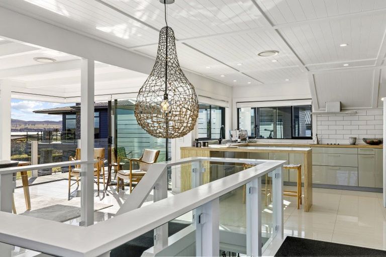 Photo of property in 20 Pukenamu Road, Rainbow Point, Taupo, 3330