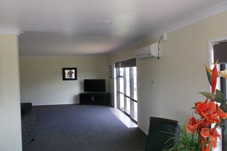 Photo of property in 1 Resolution Place, Marfell, New Plymouth, 4310