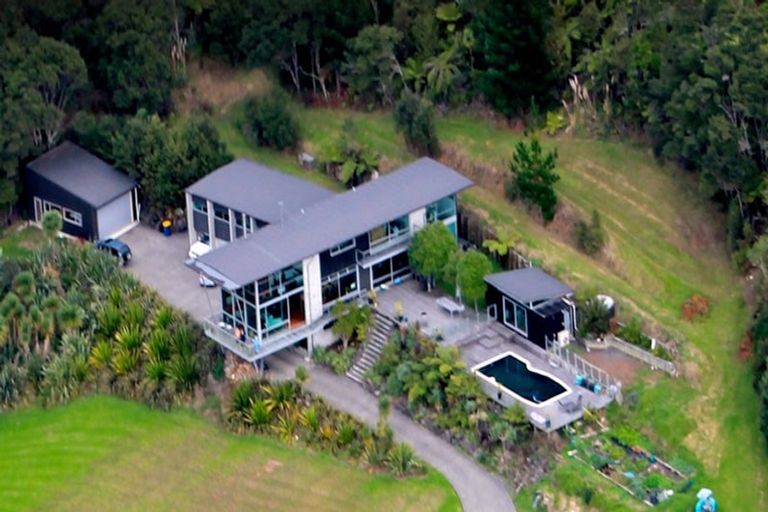 Photo of property in 99 Shaw Road, Oratia, Auckland, 0604