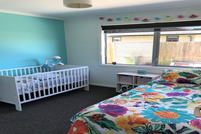 Photo of property in 19 Roto View, One Tree Point, 0118