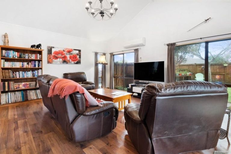 Photo of property in 75 St Annes Crescent, Wattle Downs, Auckland, 2103