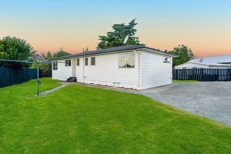 Photo of property in 54 Pukeroa Place, Papakura, 2110