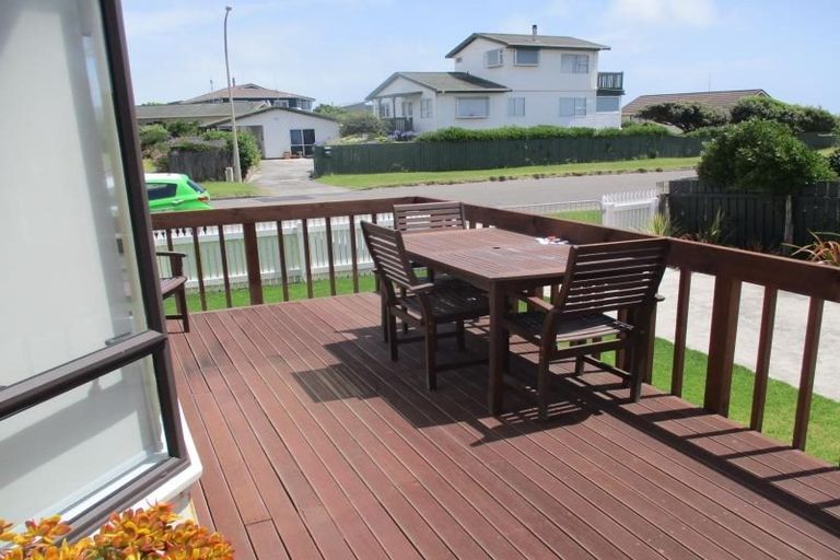 Photo of property in 4 Karaka Street, Otaki Beach, Otaki, 5512