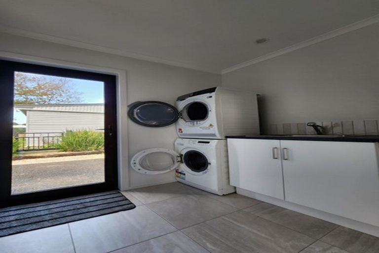 Photo of property in 136 Wairau Road, Oakura, New Plymouth, 4374