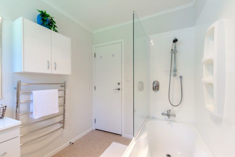 Photo of property in 290 Te Moana Road, Waikanae, 5036