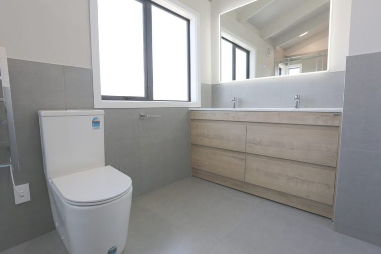 Photo of property in 128 Beach Road, Castor Bay, Auckland, 0620