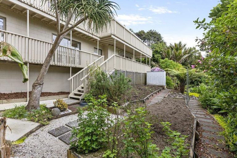 Photo of property in 18 Atarua Gardens, Waiatarua, Auckland, 0604