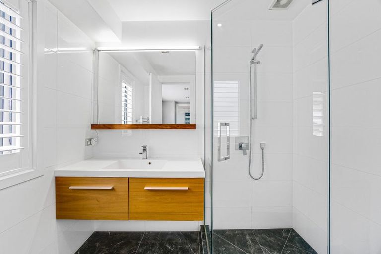 Photo of property in 28b Bluefin Way, West Harbour, Auckland, 0618