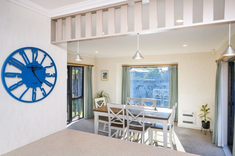 Photo of property in 12 Mana Place, Awapuni, Palmerston North, 4412