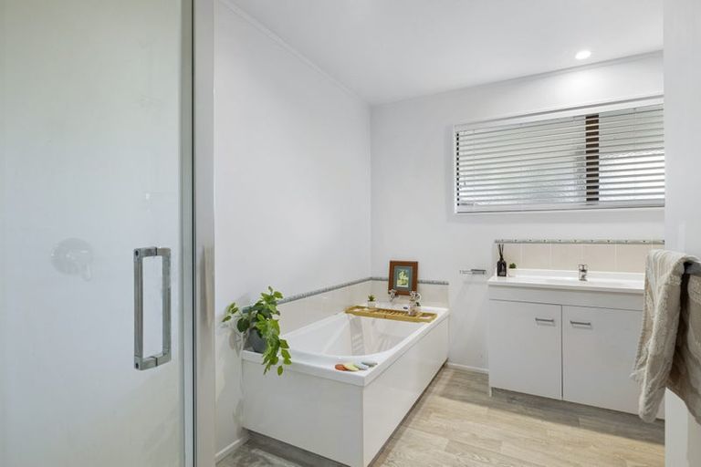 Photo of property in 13 Tamati Place, Merrilands, New Plymouth, 4312