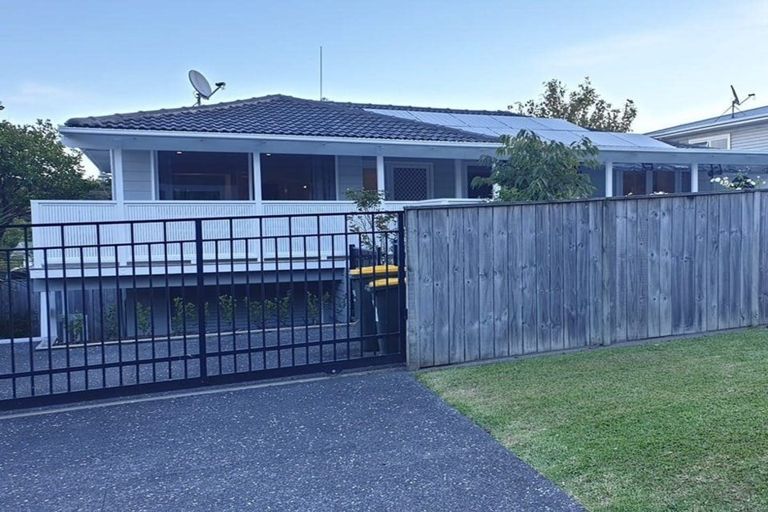 Photo of property in 48 Lynden Avenue, Hillcrest, Auckland, 0627