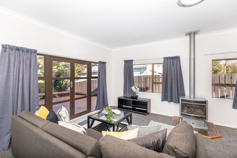 Photo of property in 33 Gilbass Avenue, Hamilton Lake, Hamilton, 3204