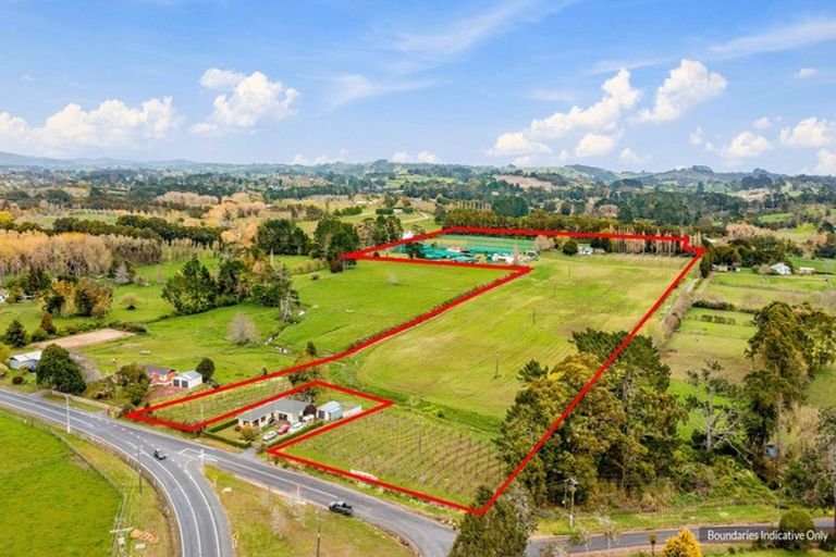 Photo of property in 51 Smith Road, Kumeu, 0891