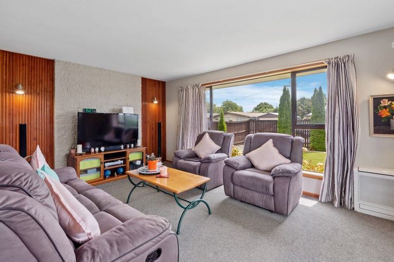 Photo of property in 32 Martbern Crescent, Bishopdale, Christchurch, 8053