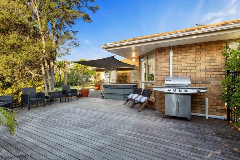 Photo of property in 14 Stonedge Lane, Rosedale, Auckland, 0632