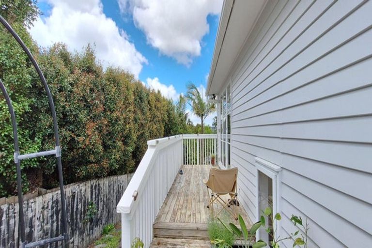 Photo of property in 1/156 Carlisle Road, Northcross, Auckland, 0632