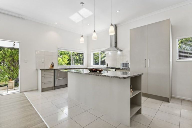 Photo of property in 232 Schnapper Rock Road, Schnapper Rock, Auckland, 0632