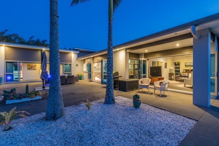 Photo of property in 1 Kotare Heights, Kerikeri, 0230