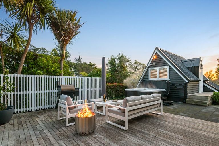 Photo of property in 64 Park Hill Road, Birkenhead, Auckland, 0626