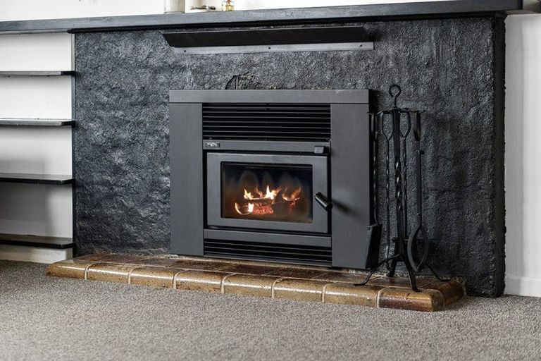 Photo of property in 12 Kelburn Place, Tinwald, Ashburton, 7700