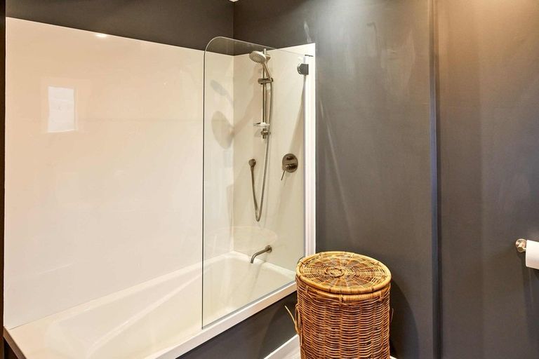 Photo of property in 70 Randwick Crescent, Moera, Lower Hutt, 5010