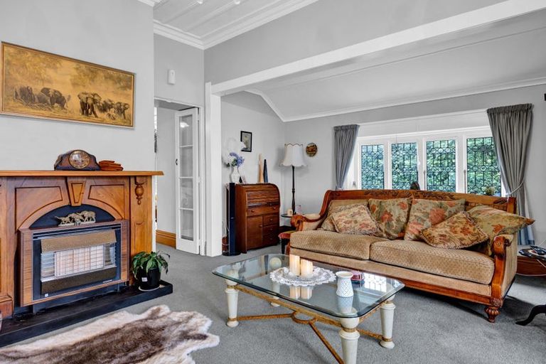 Photo of property in 237 South Road, Hawera, 4610