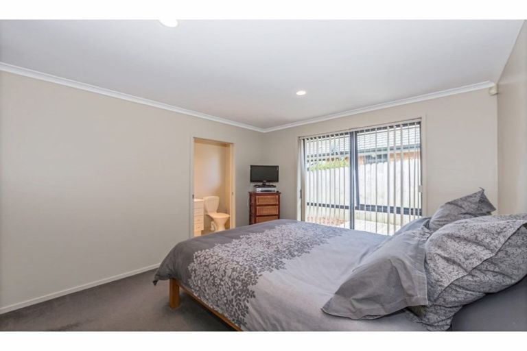 Photo of property in 98 Greenhithe Road, Greenhithe, Auckland, 0632