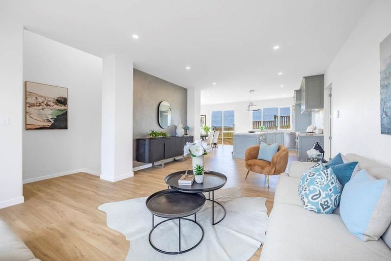 Photo of property in 42 Takurua Terrace, Orewa, 0931