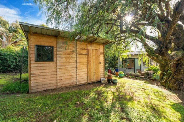 Photo of property in 2 Earle Place, Acacia Bay, Taupo, 3330