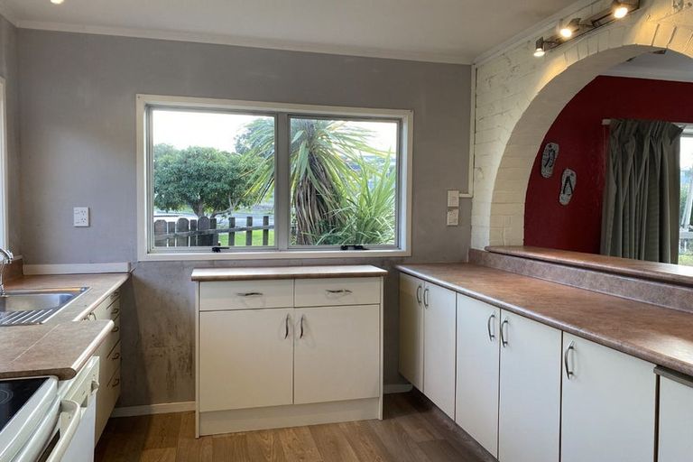 Photo of property in 1 Albatross Road, Red Beach, 0932