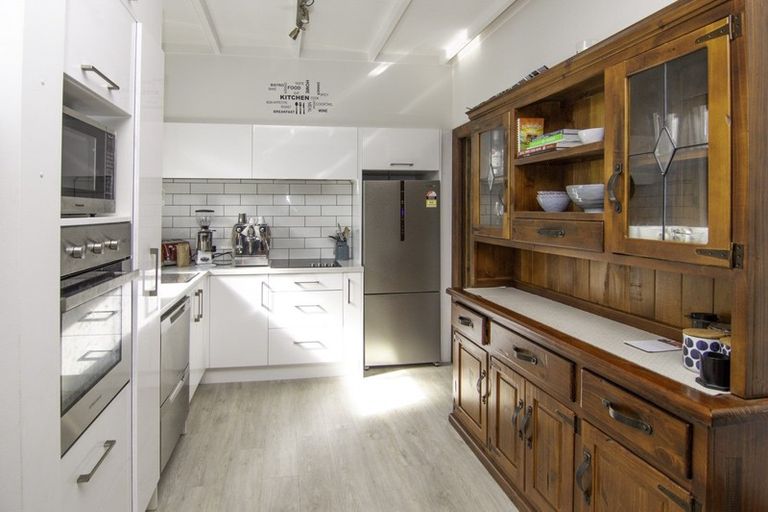 Photo of property in 12 Napier Road, Terrace End, Palmerston North, 4410