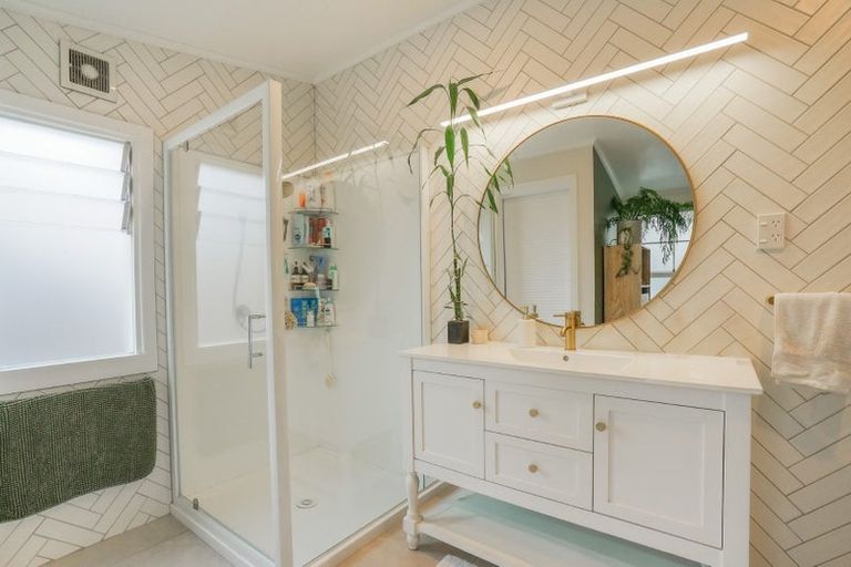 Photo of property in 1/354 Great South Road, Opaheke, Papakura, 2113