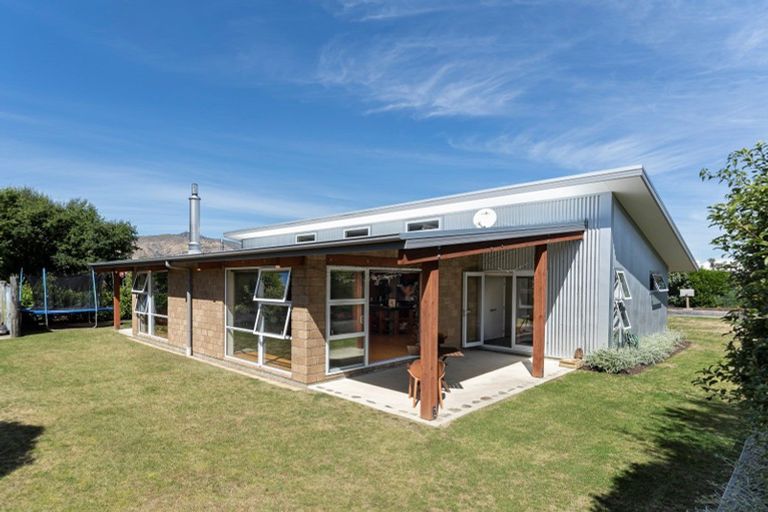 Photo of property in 33 Hewson Crescent, Lake Hawea, Wanaka, 9382