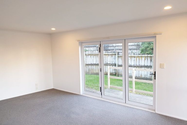 Photo of property in 1/64 Hogans Road, Glenfield, Auckland, 0629