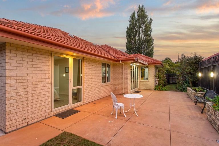 Photo of property in 19 Caleb Place, Northwood, Christchurch, 8051