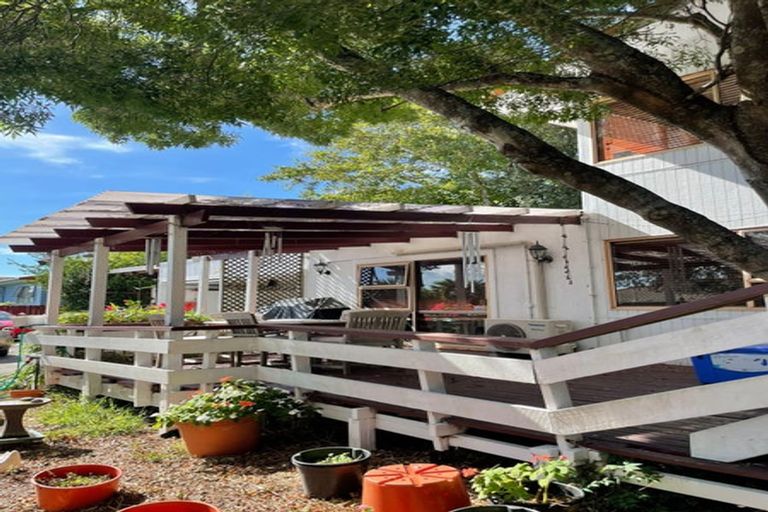 Photo of property in 50 Highland Park Drive, Highland Park, Auckland, 2010